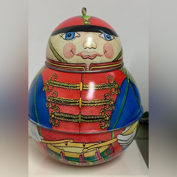 1991 Vtg Hallmark Keepsake Jolly Wolly Soldier Pressed Tin Litho Ornament - Picture 3 of 12